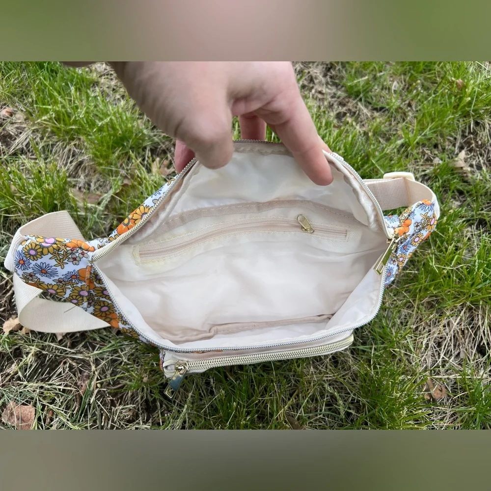 Chic Fanny Pack - Picture 5 of 6